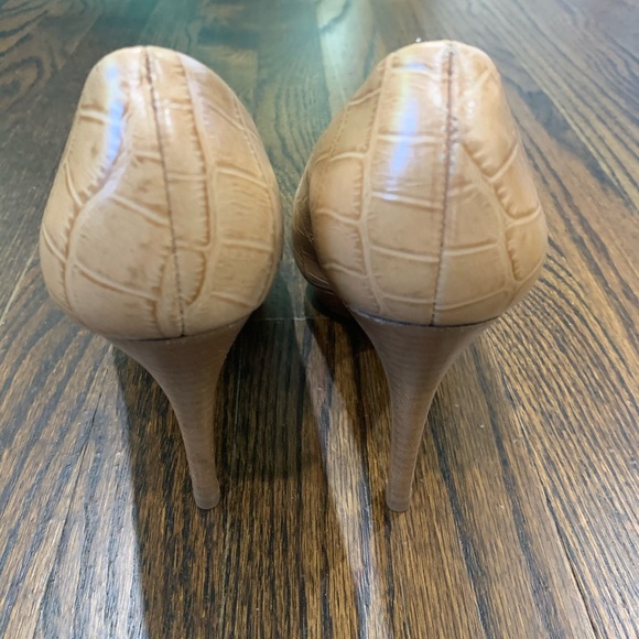 Tan TORY BURCH leather heel - Picture 4 of 4